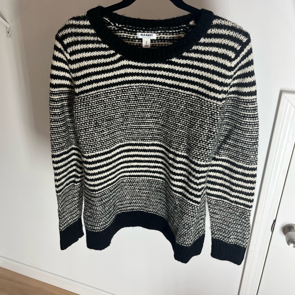 Old Navy Black and White Crew Neck Sweater